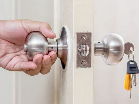 Verkleidungen und sichere Zugriffe