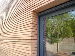 Verkleidung aus Massivholz oder Brettschichtholz