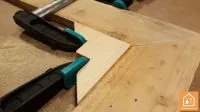 Vorschaubild des Artikels : Wie kann man eine Rechtwinkligkeit zwischen zwei Holzstücken sicherstellen ?