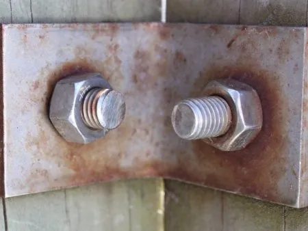 Kontaktverhalten zwischen rostfreiem Stahl und verzinktem Stahl