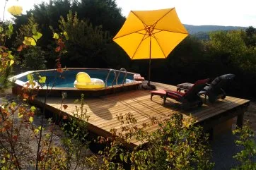 Eine von einem unserer Mitglieder hergestellte Holzterrasse